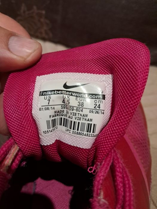 Жіночі,  кросівки — яскраво-рожева модель Nike Air Max Thea