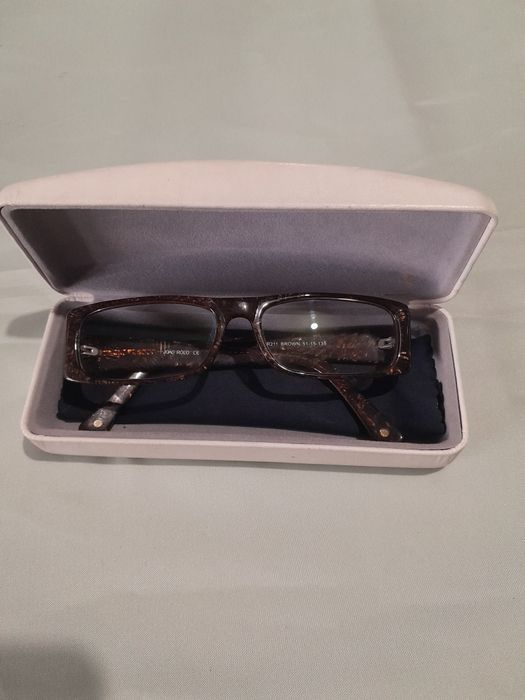 Auscultadores, calculadoras, armações oculos