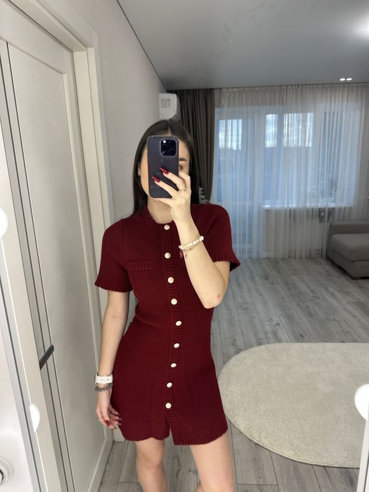 Вʼязана сукня з ґудзиками