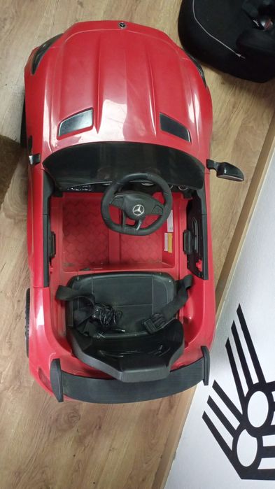 Mercedes a bateria, para criança . Nove só falta o retrovisor