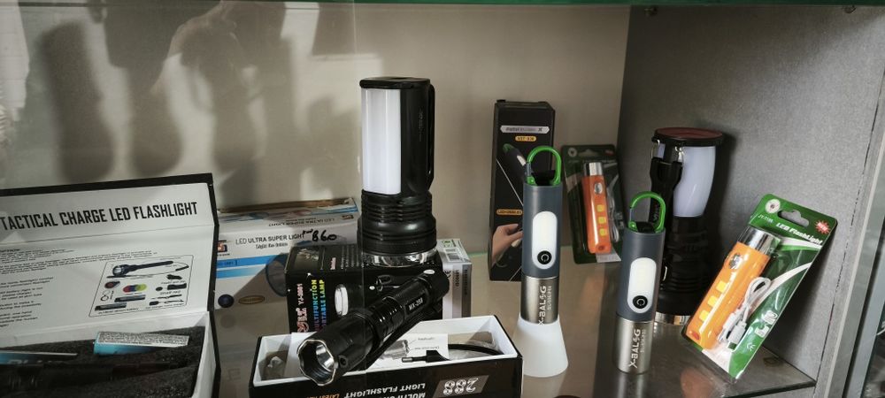 Ліхтарики різні.