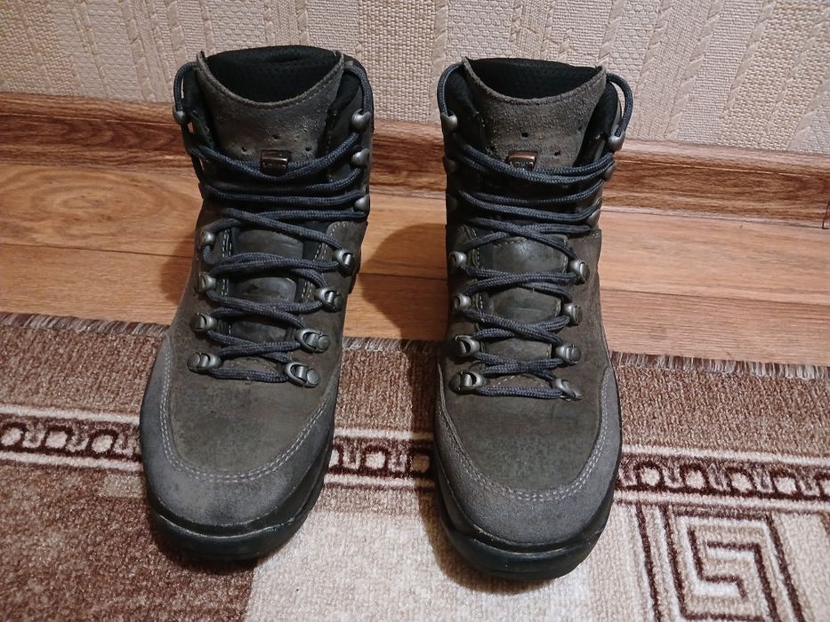 Трекингові черевики Lowa