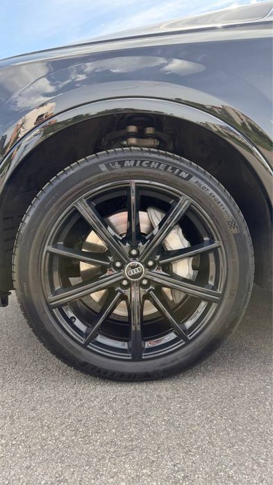 Продам Audi Q7 2022 року