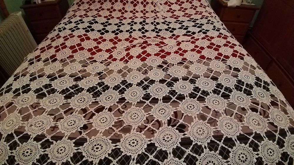 colcha em renda feita á mão com franjas 1