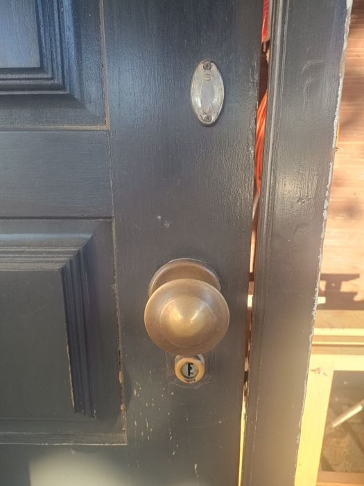 Porta mogno com fechadura