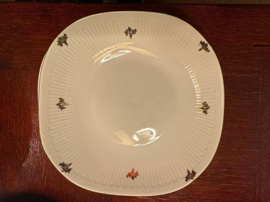 Zestaw obiadowy Tielsh porcelana Wałbrzych 22 elementy +1