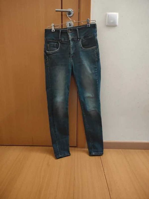 Calças de ganga da Tiffosi, especificamente o modelo Double-up da linha Denim Collection