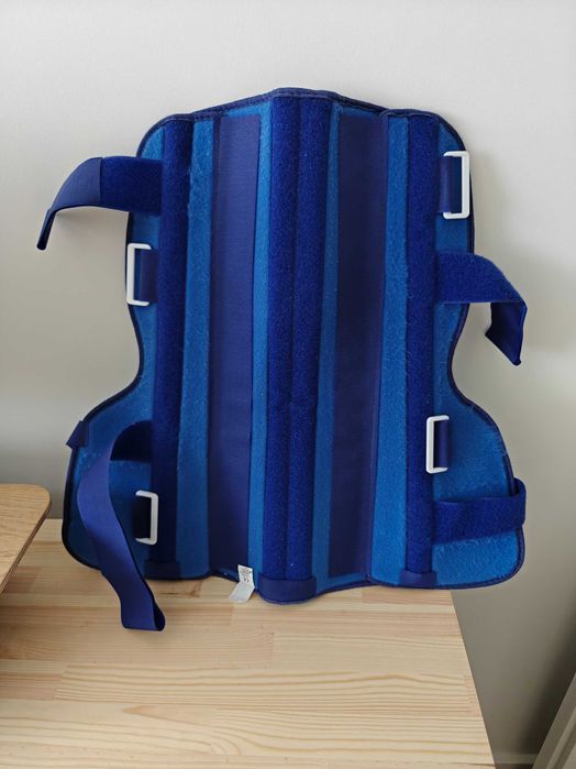 Vendo Tala de Imobilização de Joelho (apenas usada durante 2 meses)