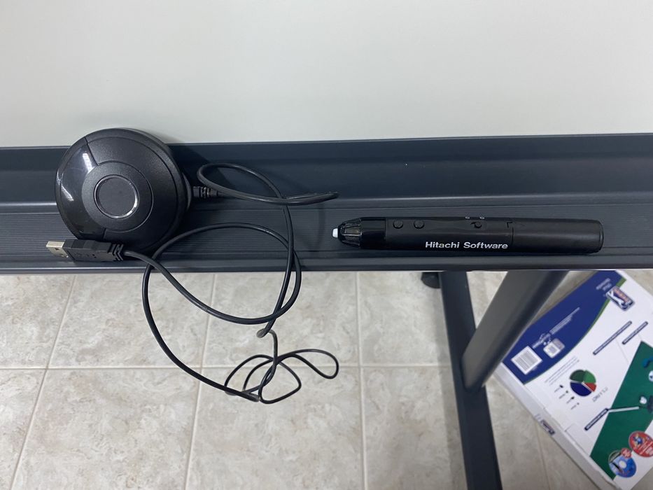 Hitachi Interactive Whiteboard, Like New64284460206338122