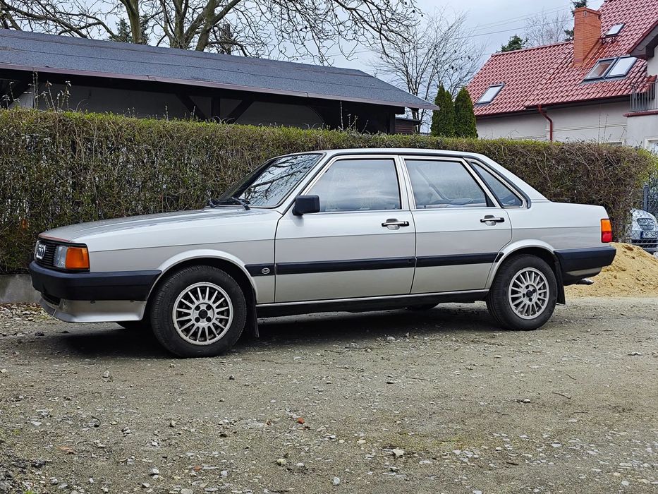 Audi 80 B2 Sedan 1,8 benzyna w bardzo dobrym stanie na chodzie serwis