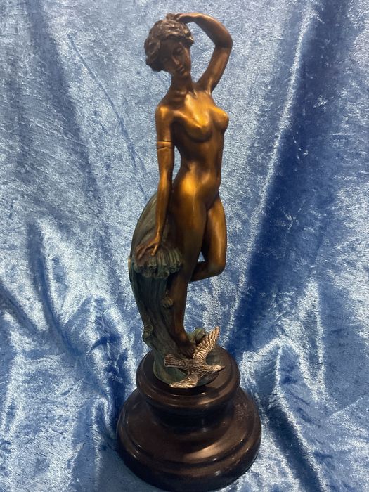 Escultura bronze alt 25 cm. Anúncios abaixo