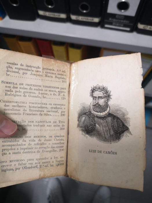 Livro dos lusíadas muito raro.
