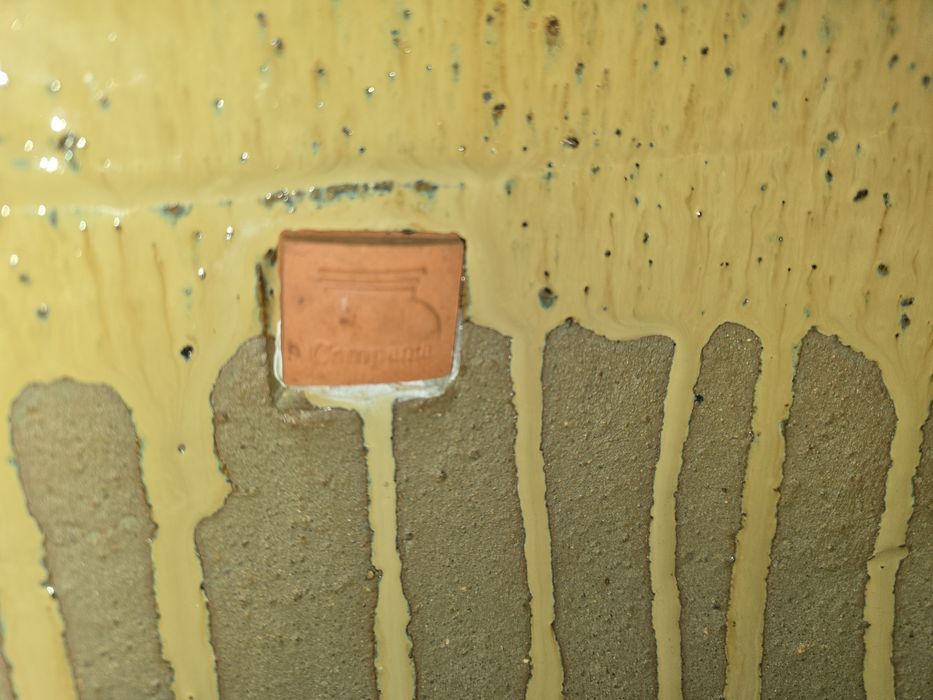 Vaso grande com base em cerâmica