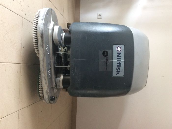 Lavadora aspiradora Nilfisk BA751