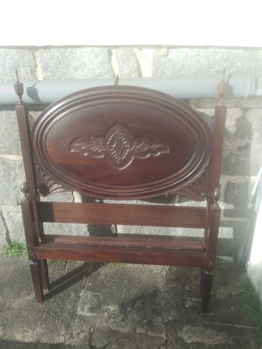 Cama Solteiro Maciça de freijó