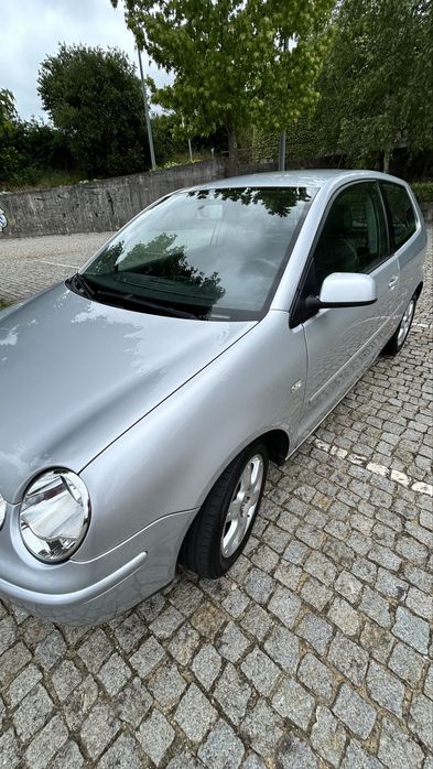 Volkswagen Polo 1.4 TDI  75 cavalos - cor cinza