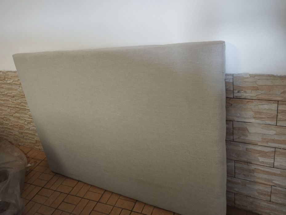 Cabeceira cama cinza claro