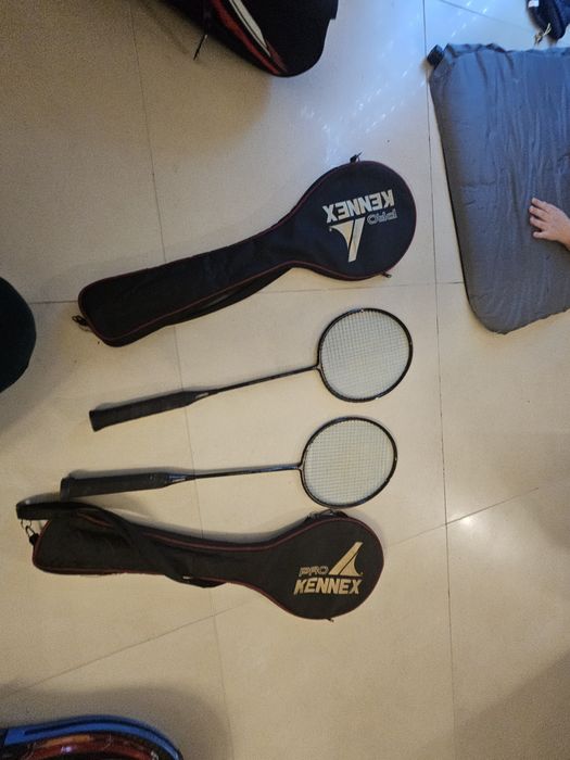 Rakietki do badmintona z pokrowcami