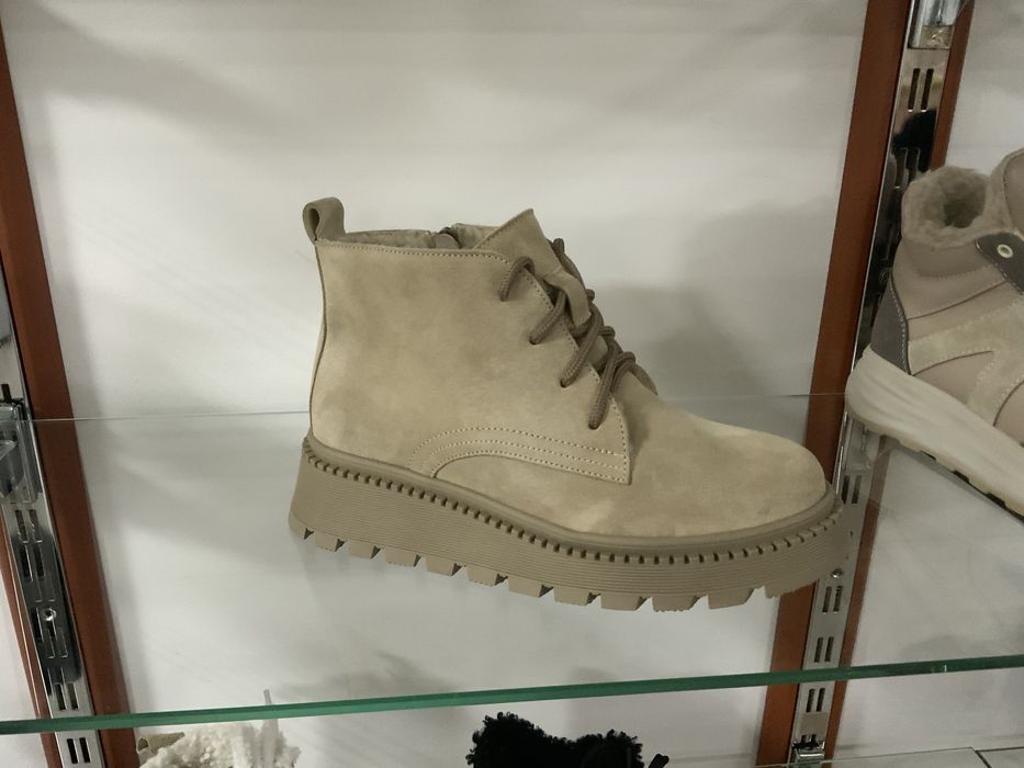 женские зимние спортивные кроссовки ботинки