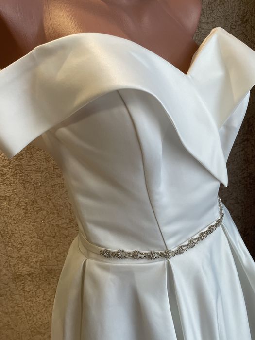 Весільна сукня в ідеальному стані