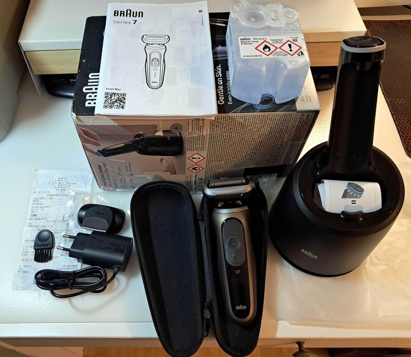 Golarka Braun seria 7-nowa- model 72-C7200CC  trymer i baza czyszcząca