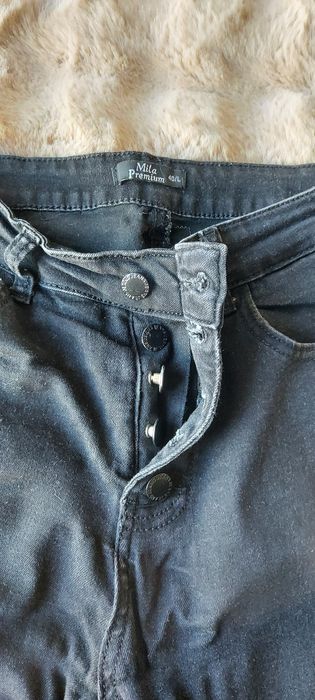 Sprzedam czarne dżinsy