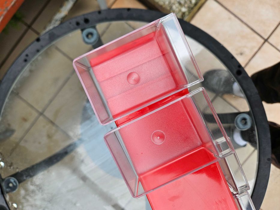 Regał z szufladkami