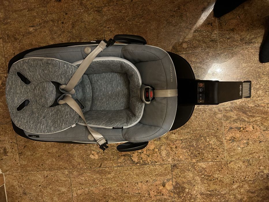 Fotelik samochodowy z nosidełkiem Maxi Cosi model FamyliFix z basą