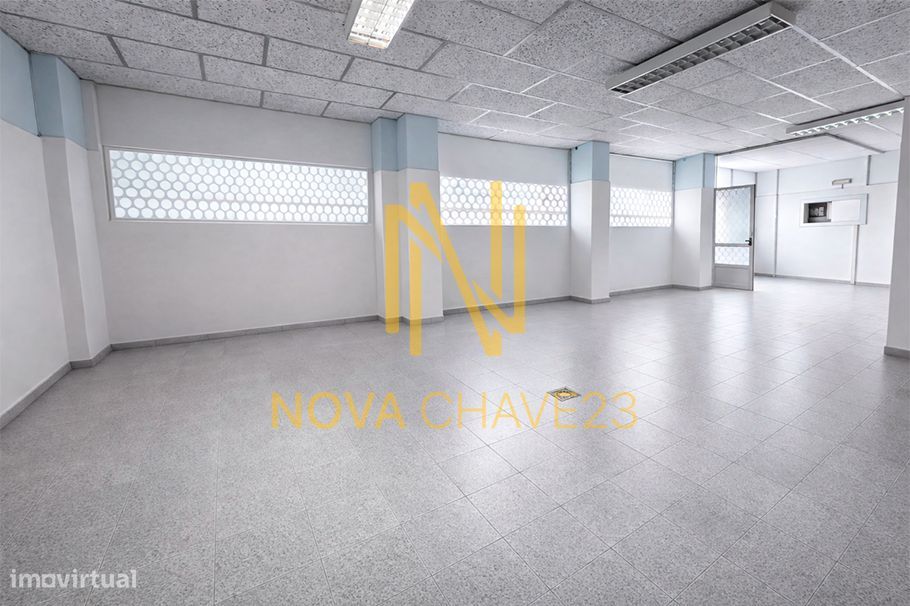 Loja 141m² | 2 Divisões | 2 Wcs | Excelente Potencial de Transformação