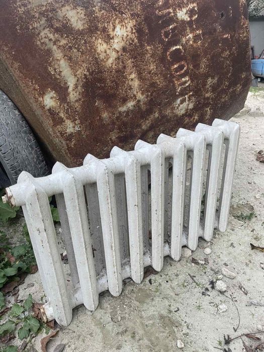 Продаю Батареї чугунні