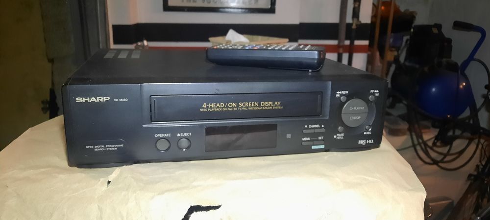 Leitor VHS Sharp VC-M460 mais 20 filmes VHS