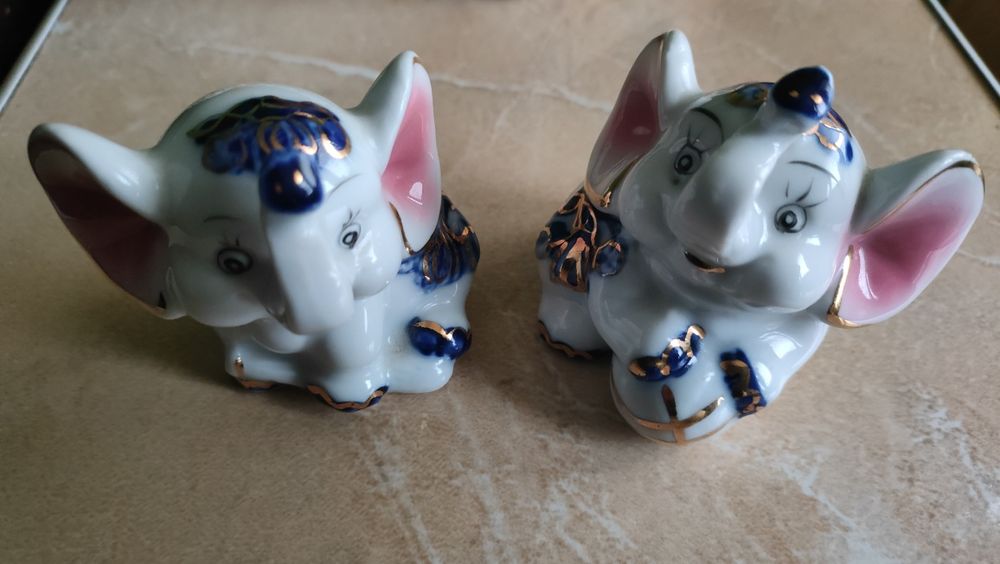 Фарфоровая статуэтка Слоники