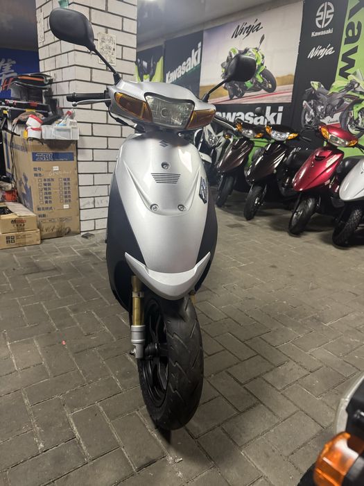 Японский скутер Suzuki ZZ