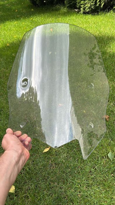 Продам вітрове скло на Yamaha T Max 560