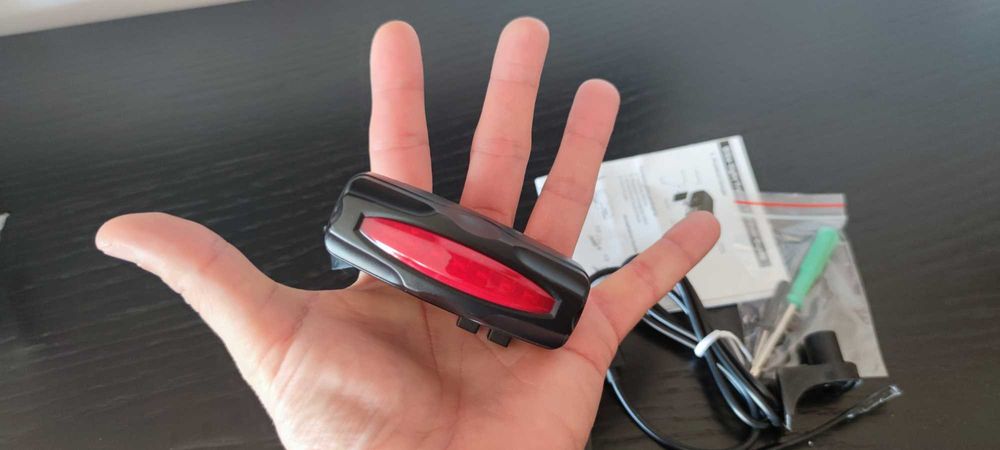 Localizador GPS oculto escondido luz refletora de bicicleta moto