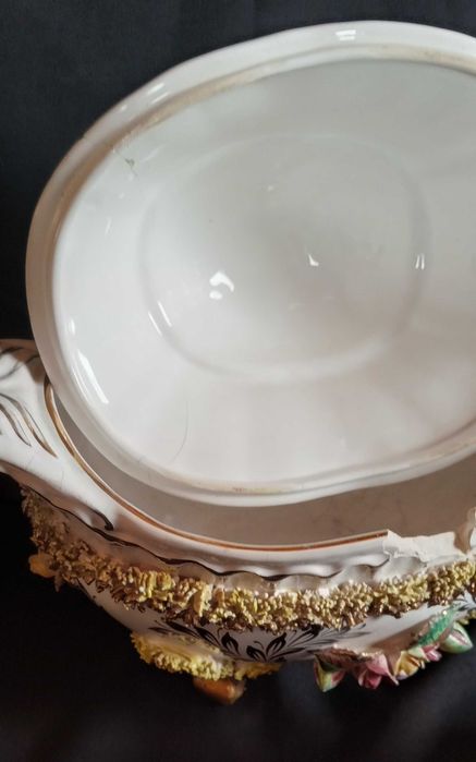 Terrina (com falhas) e galheteiro Estatuária