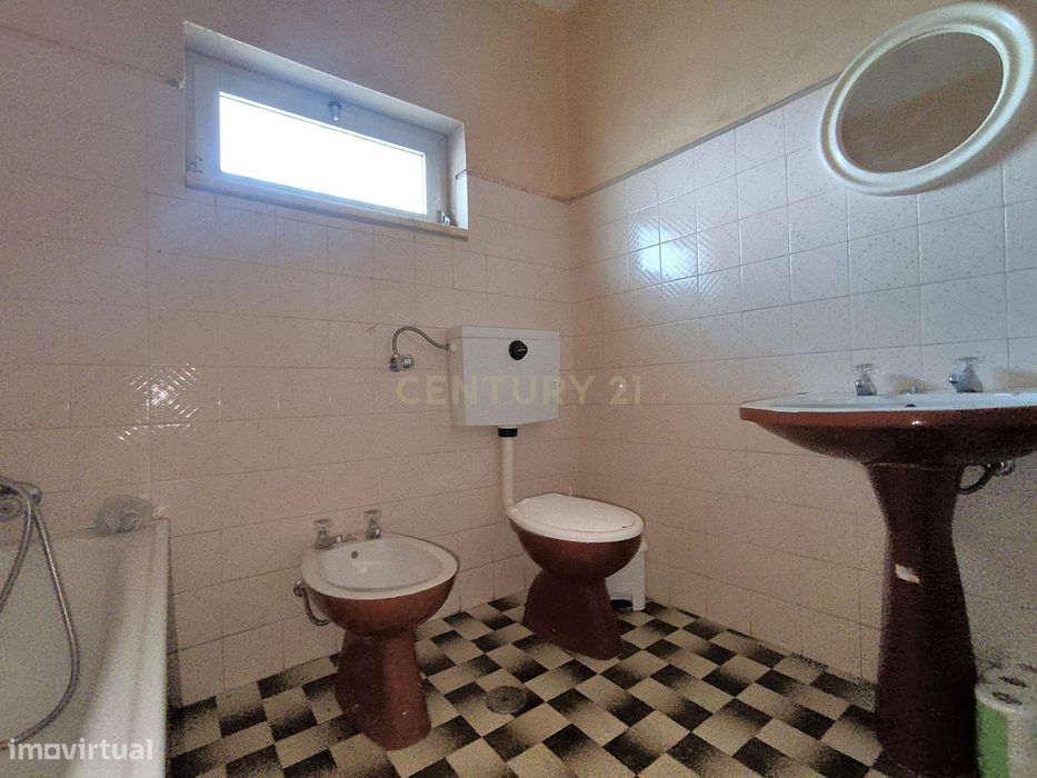 Casa para Recuperar em Bragança com Vista para a Montanha