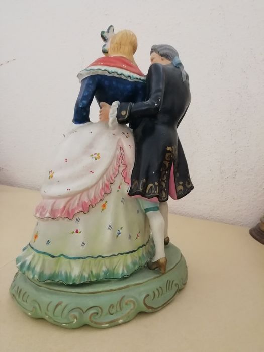 Peça em porcelana
