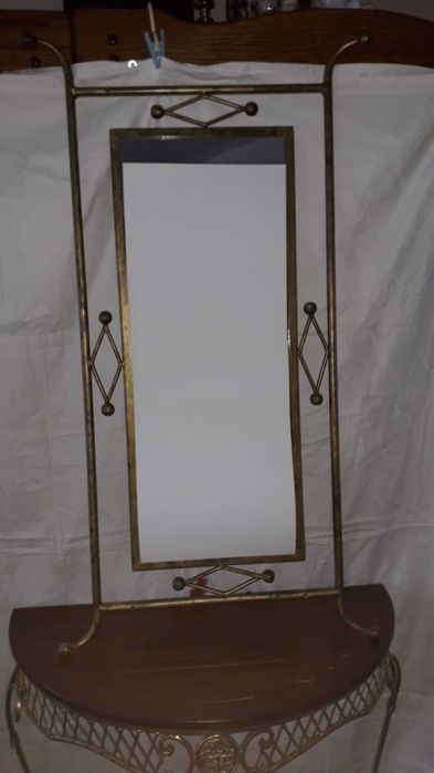 Metalowy  stolik konsola z lustrem do powieszenia na  ścianę