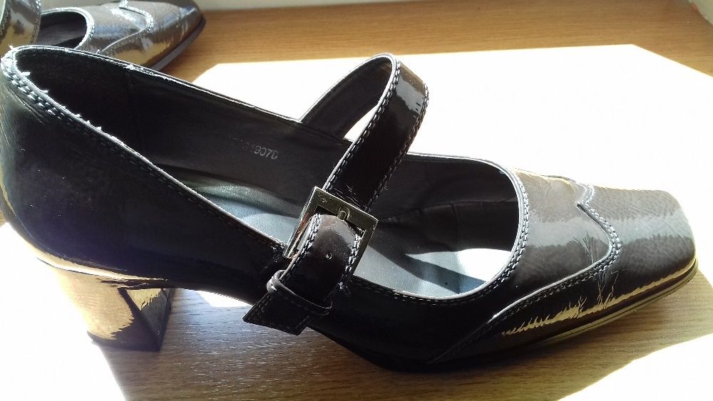 obuwie damskie ma obcasie