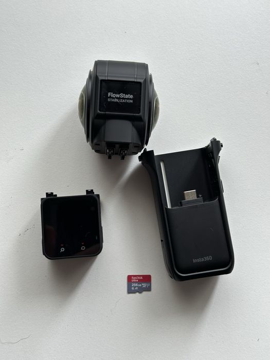 Action Cam INSTA360 One RS 1-Inch (6K - 21 MP - Wi-Fi e Bluetooth)