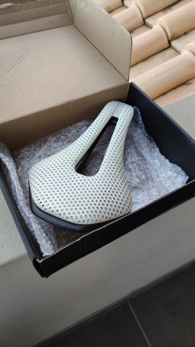 Selim ryet 3d em carbono 164gr como novo com caixa ciclismo