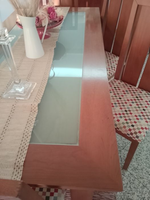 Mesa e 6 cadeiras