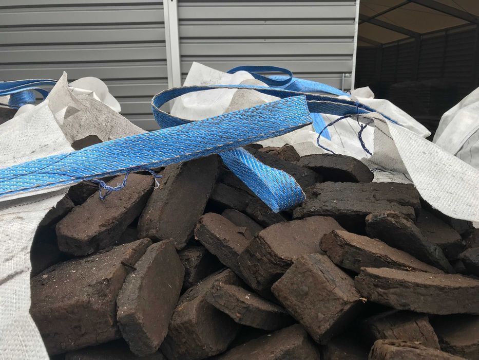 Brykiet torfowy - zastępuje drewno węgiel pellet - opał TORF z dowozem