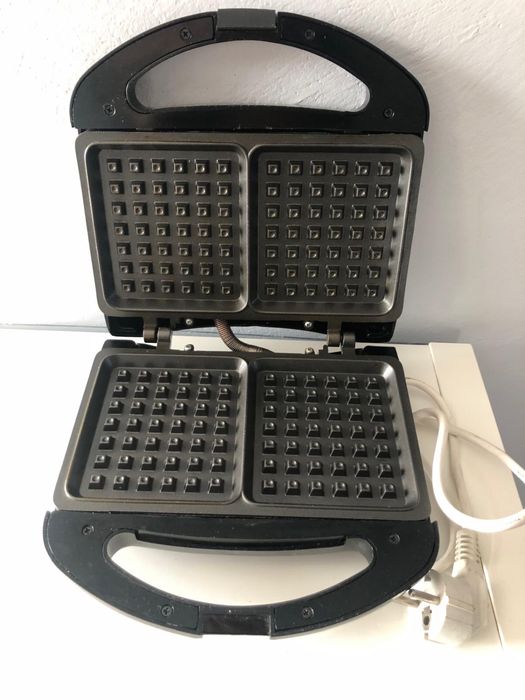Gofrownica czarna 700W