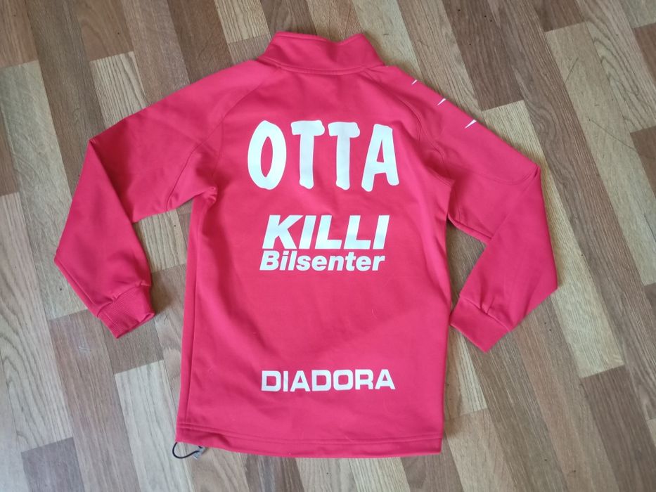 Фірмова футбольна кофта Diadora