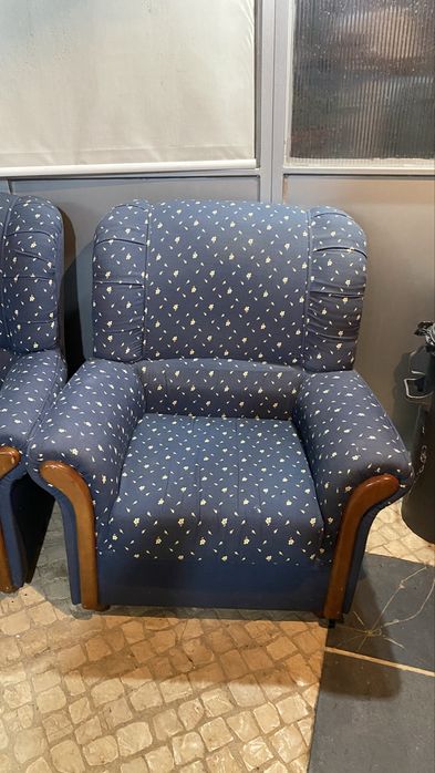dois sofas individuais em otimo estado