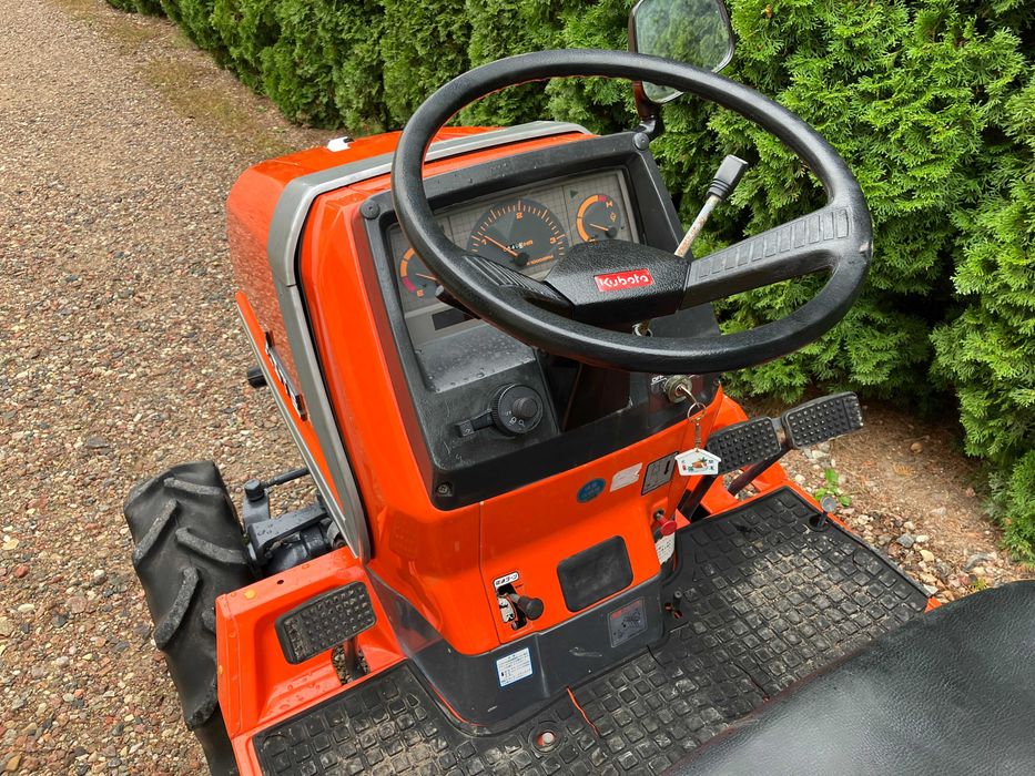 Mini Traktor Kubota A17 Ciągnik Sadowniczy Ogrodniczy Komunalny