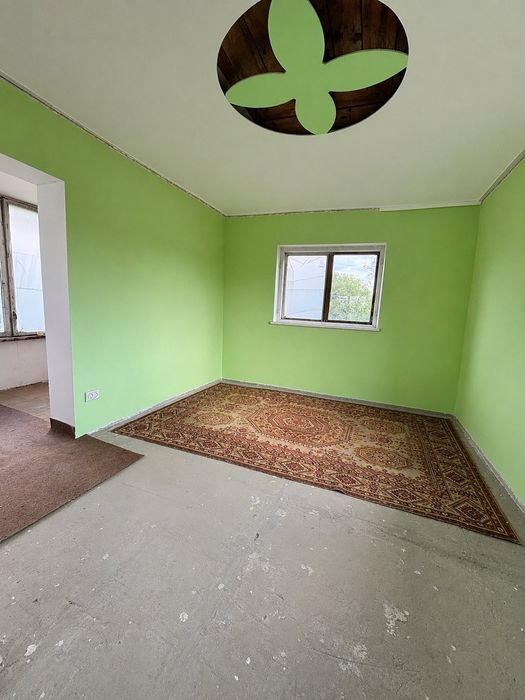 Продам 2 поверховий цегляний дачний будинок