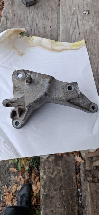 Кріплення опори АКПП опель інсигнія